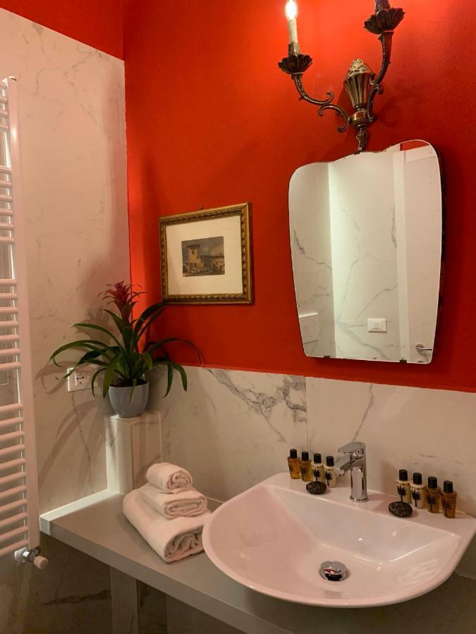 L'8Boutique Via Piella Apartment Bologna Bagian luar foto