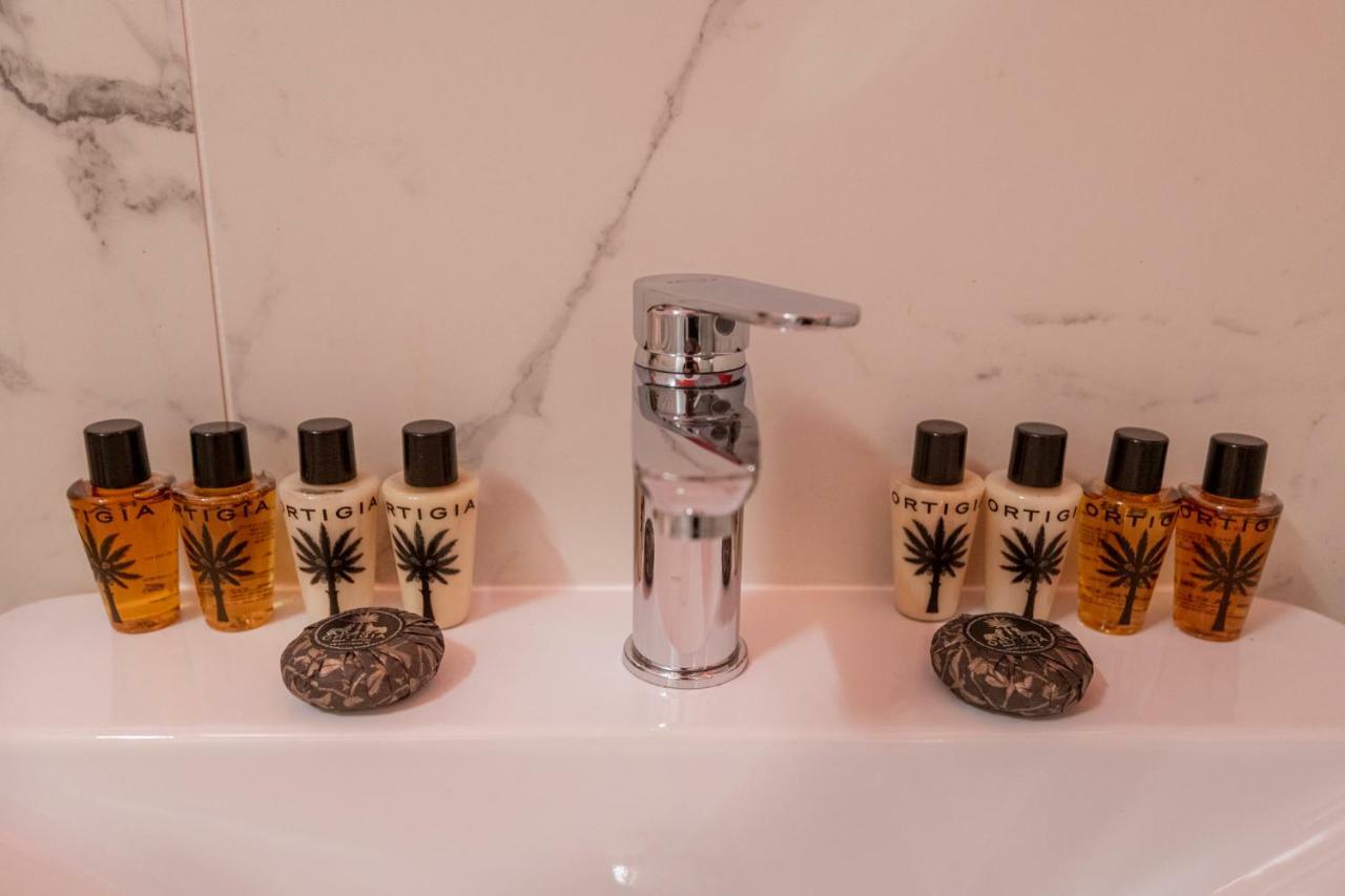 L'8Boutique Via Piella Apartment Bologna Bagian luar foto
